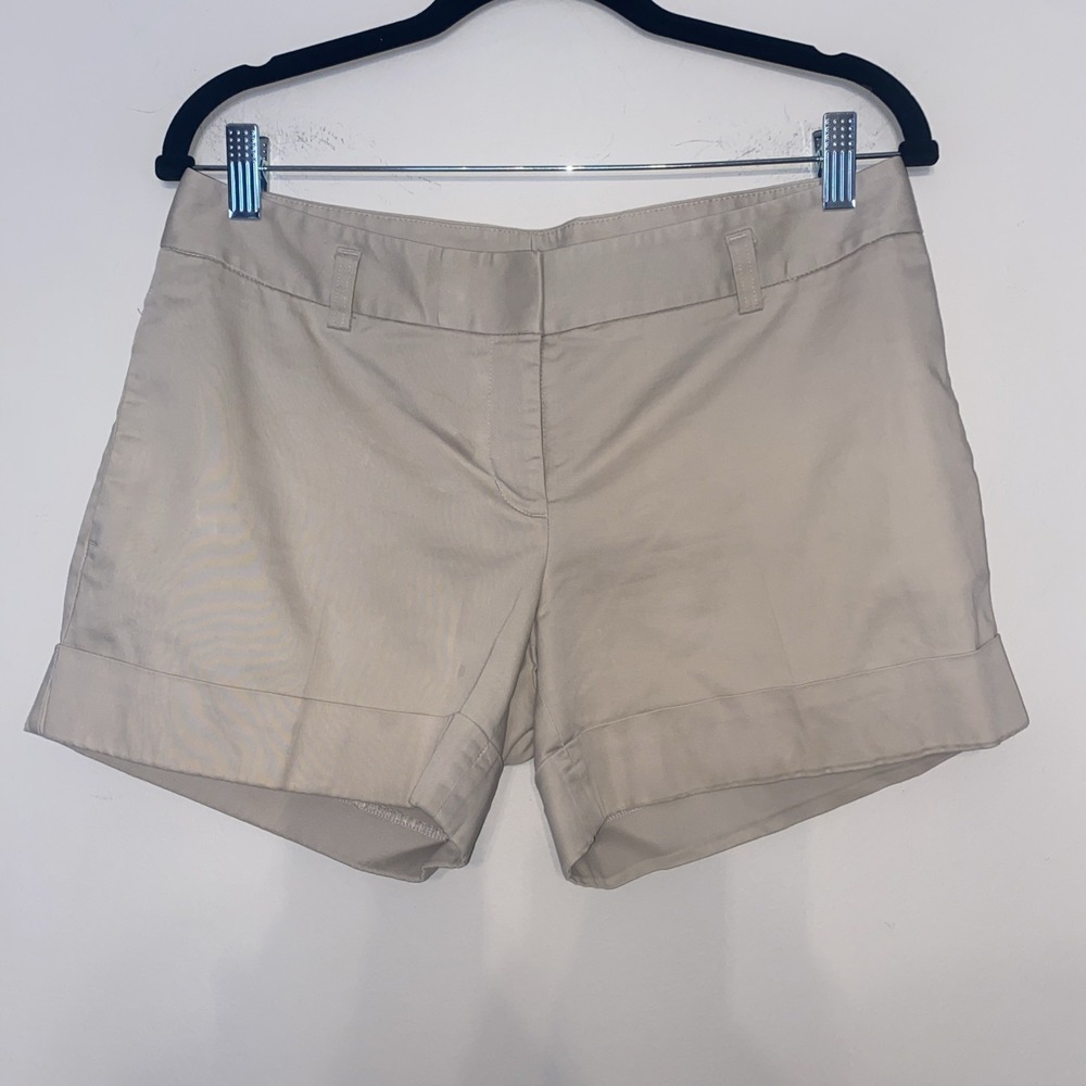 Express Khaki Cuffed Tailored Shorts Flat Front Dressy Size 6. 4 Inch Inseam